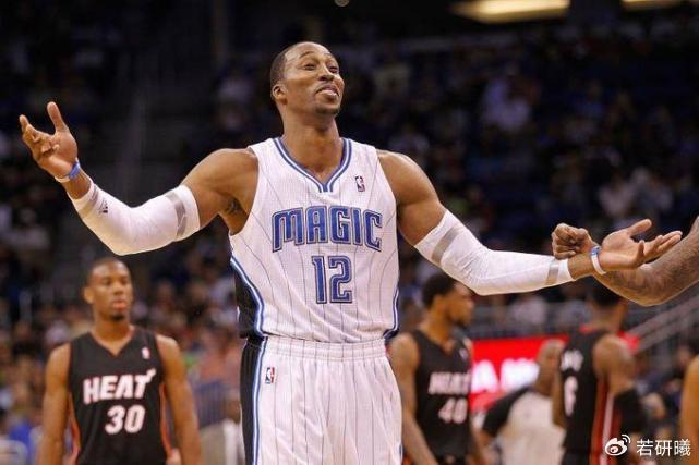 开云下载-新秀赛季打服全联盟，翻遍NBA75年历史，满打满算也就五人|乔丹|伯德|蒂姆·邓肯|奥尼尔|奥兰多魔术队_新浪体育_新浪新闻